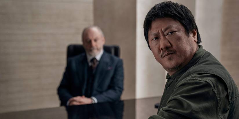 Liam Cunningham sebagai Wade, Benedict Wong sebagai Da Shi di episode 102 dari 3 Masalah Tubuh.
