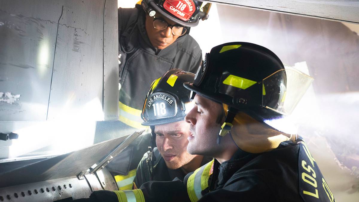 ‘9-1-1’ Season 7 Premiere Sneak Peek Has Buddie Diffusing a Bomb