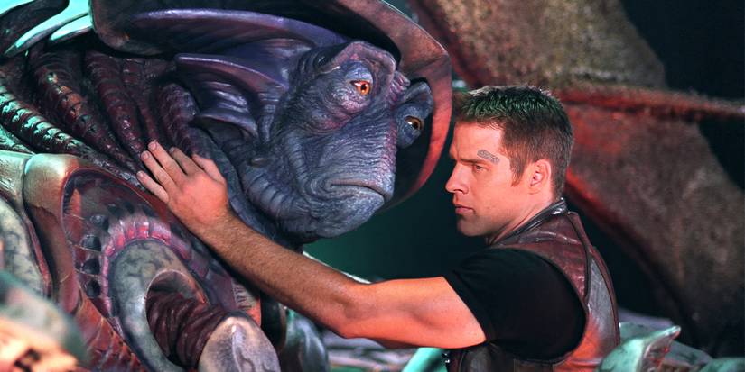 Ben Browder as John Chrichton talking to an alien in Farscape