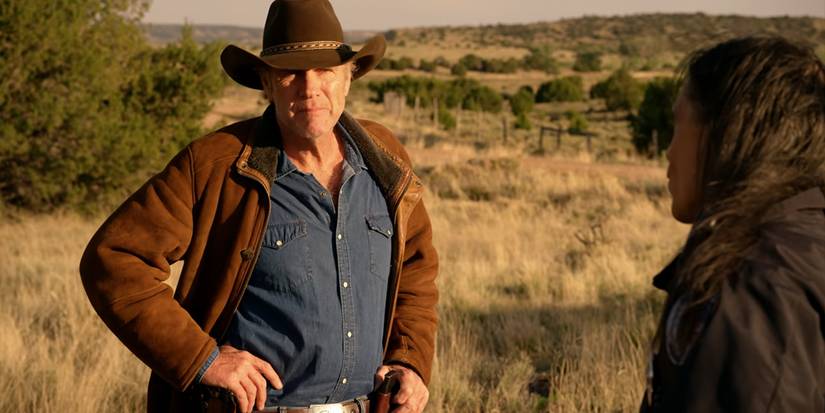 Walt Longmire (Robert Taylor) confronts Matthias (Zahn McClarnon) at a crime scene in Longmire.