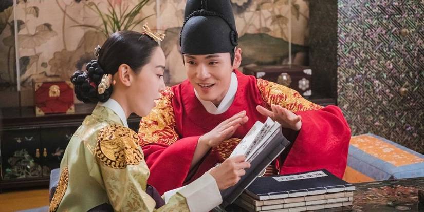 Kim Jung-hyun and Shin Hye-Sun in the middle of a conversation in the K-drama, Mr. Queen.