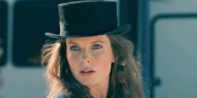 Rebecca Ferguson as Rose the Hat looks to the distance in Doctor Sleep