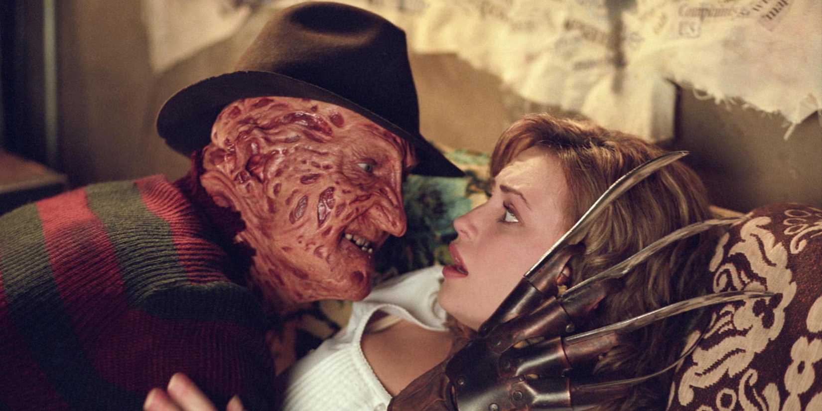 Robert Englund as Freddy Krueger creeping up on Monica Keena as Lori in Freddy vs. Jason
