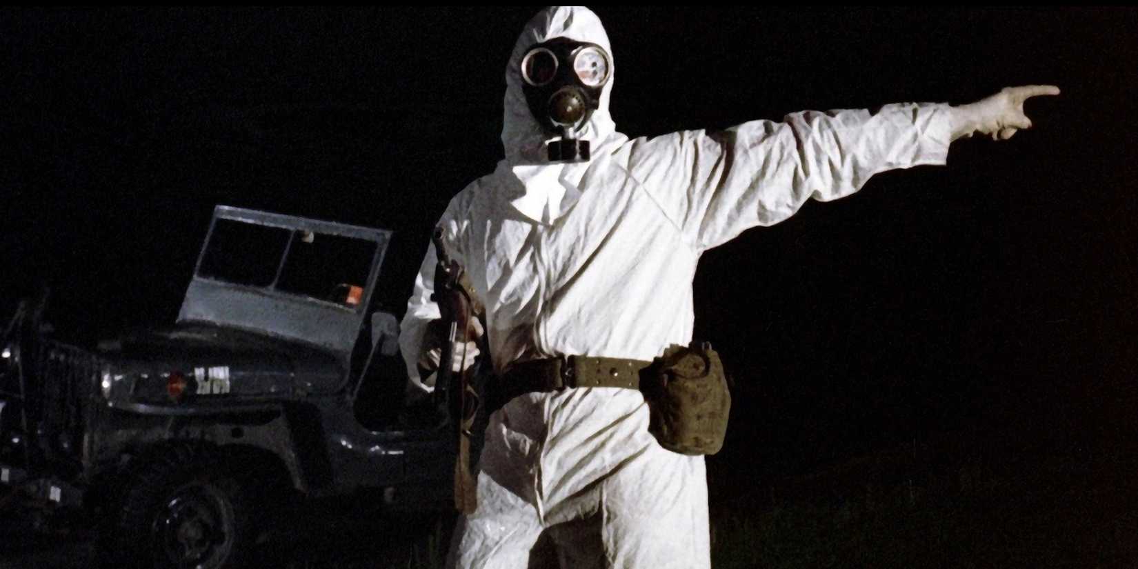 Seorang pria berjas hazmat di tahun 1973 yang gila
