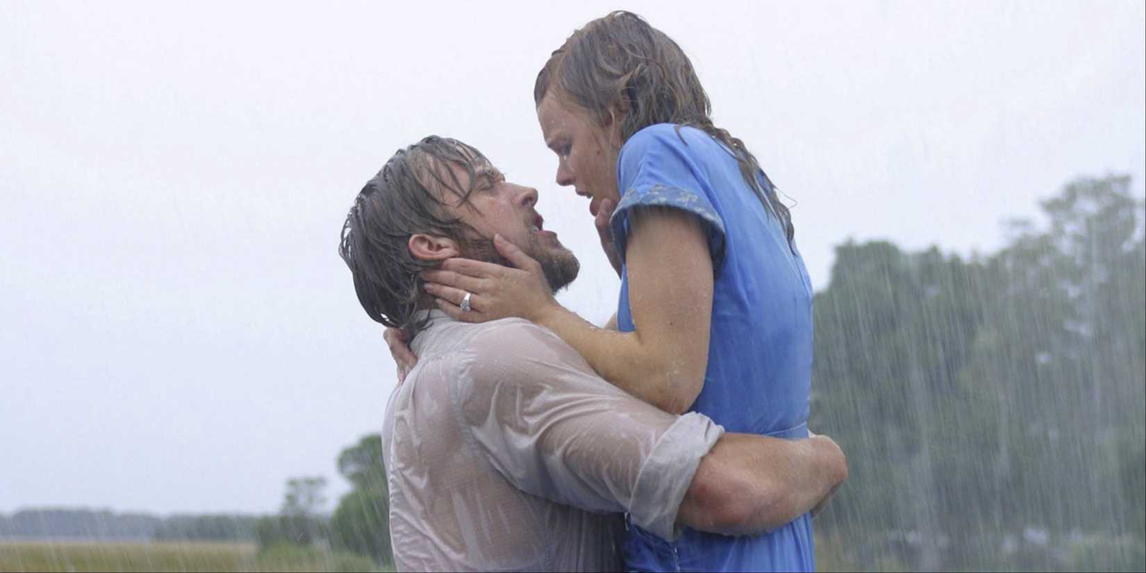 Allie (Rachel McAdams) and Noah (Ryan Gosling) kissing in the rain in The Notebook