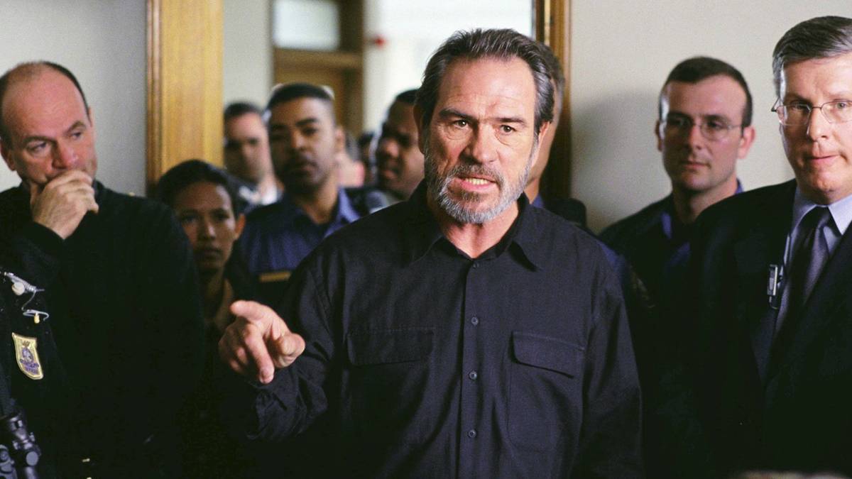 ‘Sicario’ Meets ‘The Fugitive’ in Paramount+’s Gripping Streaming Hit ‘Sicario’ Meets ‘The Fugitive’ in Paramount+’s Gripping Streaming Hit