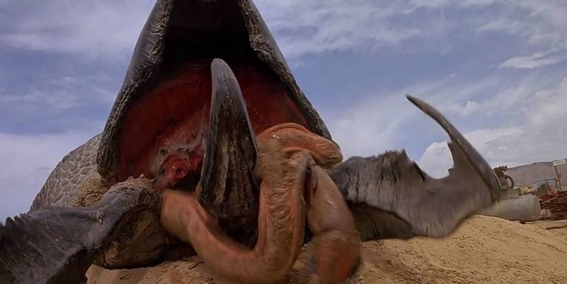 Queen Bitch in Tremors 5 - Bloodlines