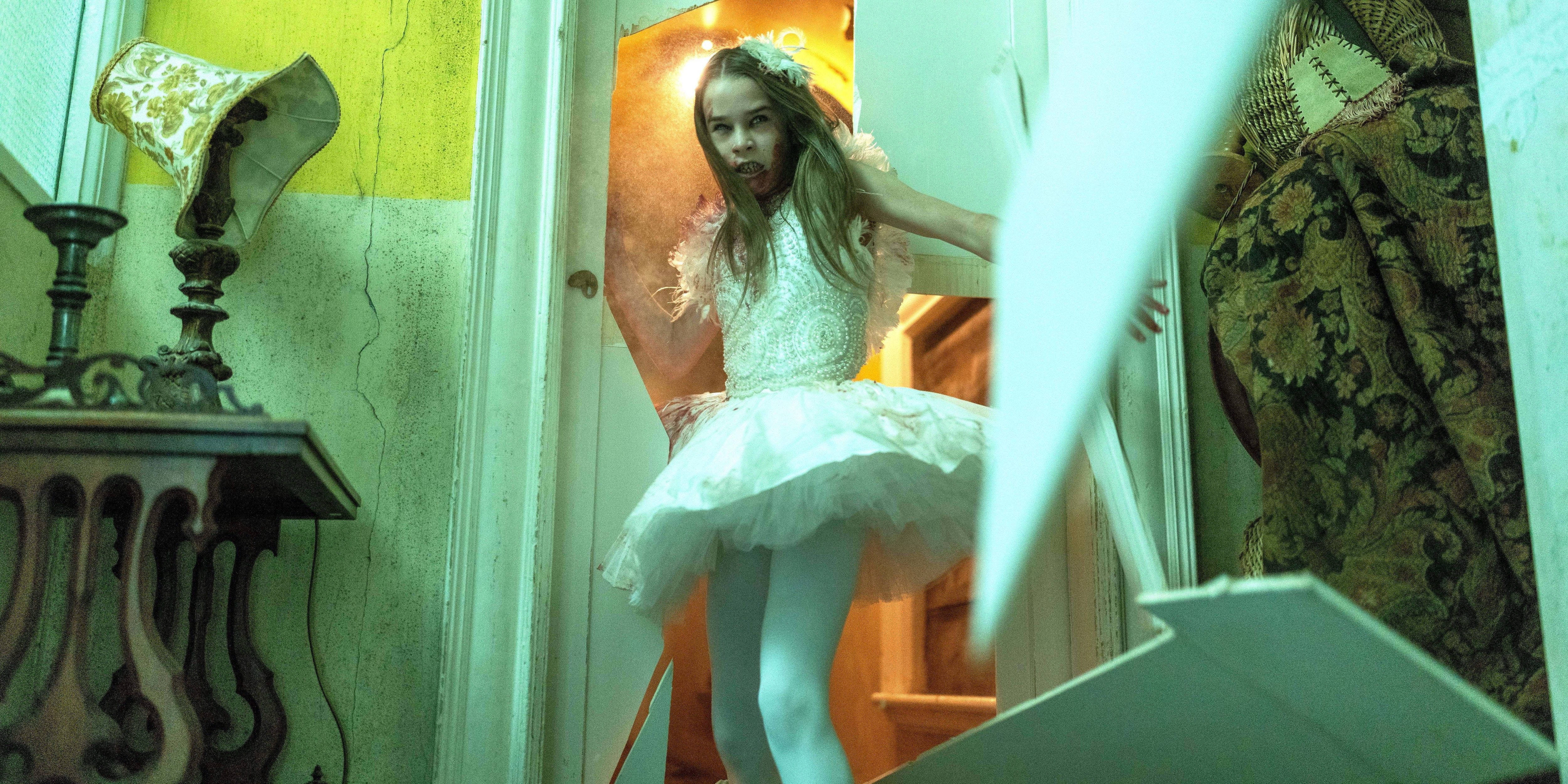 alisha-weir-as-a-vampire-in-