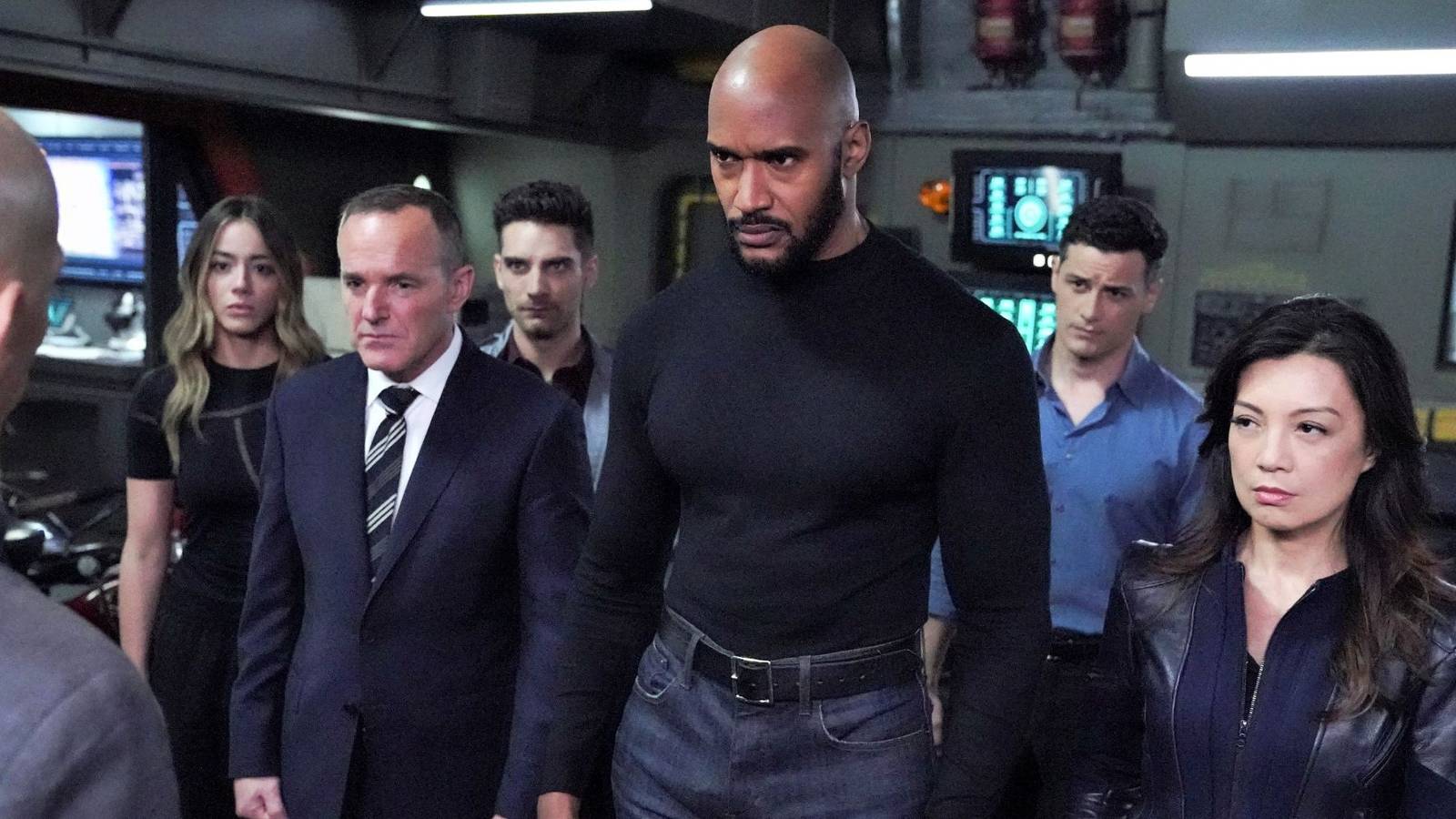 6 Great Superhero TV Shows With Plot Holes Too Big To Ignore