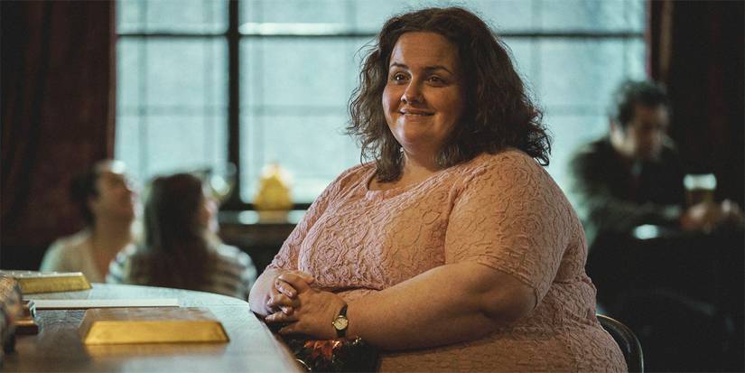 Jessica Gunning smiling and sitting at the bar as Martha in Baby Reindeer