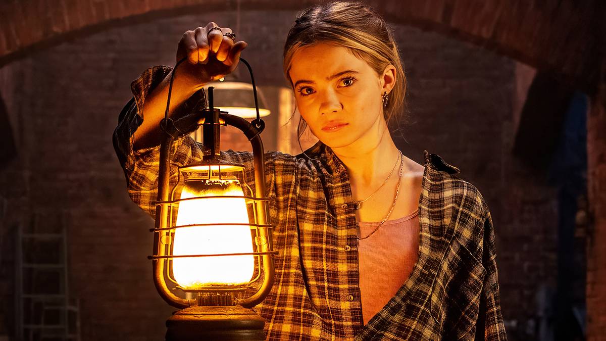 'Baghead' Review — This Horror Movie Will Make You Want to Cover Your Eyes