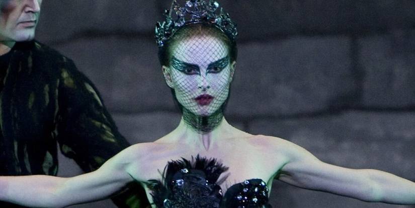 Natalie Portman as Nina as the Black Swan performing on stage with a male dancer in Black Swan.