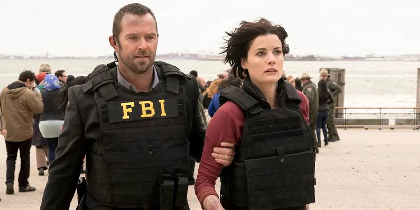 FBI agent Kurt Weller (Sullivan Stapleton) escorts Jane Doe (Jamie Alexander) from a scene in 'Blindspot' (2015-2020)