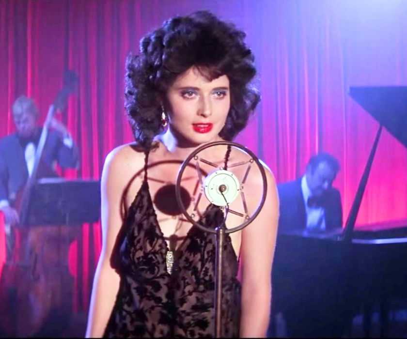 Isabella Rossellini as Dorothy singing on stage in Blue Velvet.