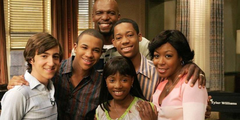 The cast of 'Everybody Hates Chris' hugs and smiles for the camera