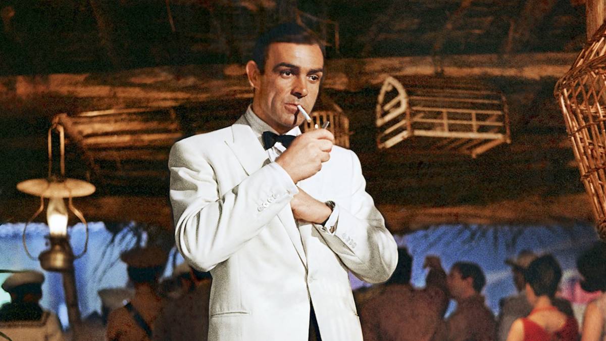 sean connery cigarette 10 Most Rewatchable James Bond Movies, Ranked