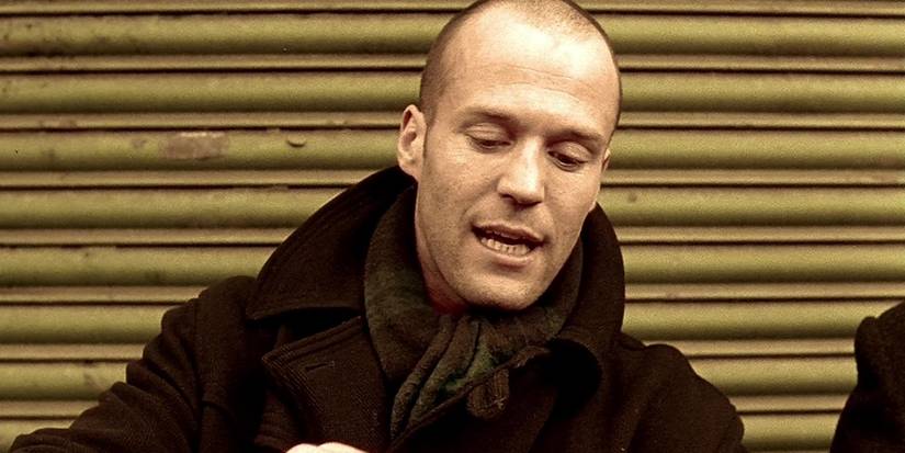 Jason Statham as Bacon talking to a person offscreen in Lock, Stock and Smoking Barrels