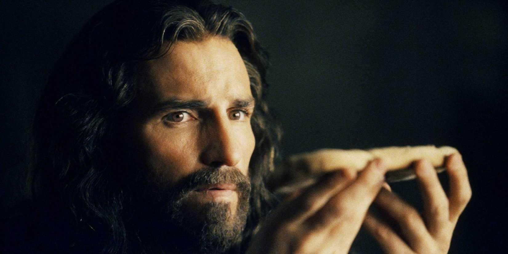 Jim Caviezel in The Passion of Christ close-up shot.