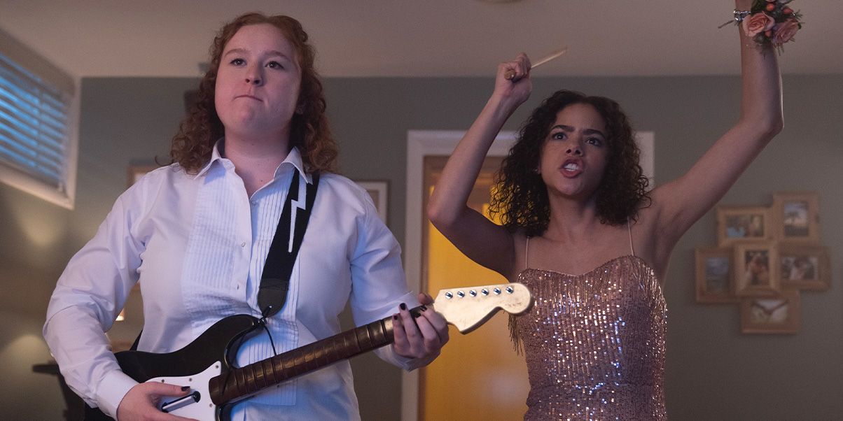 'Prom Dates' Trailer Shows Two Teens Hunting For Dates to the Dance