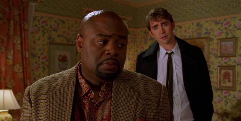 Emerson Cod (Chi McBride) standing in front of Ned (Lee Pace) in 'Pushing Daisies'.