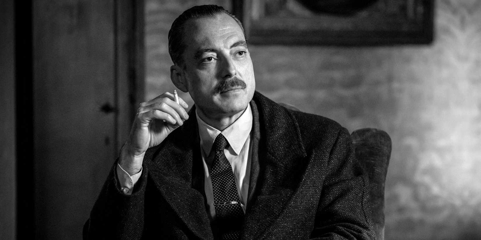 Maurizio Lombardi as Inspector Pietro Ravini smoking in Episode 8 of Netflix's Ripley