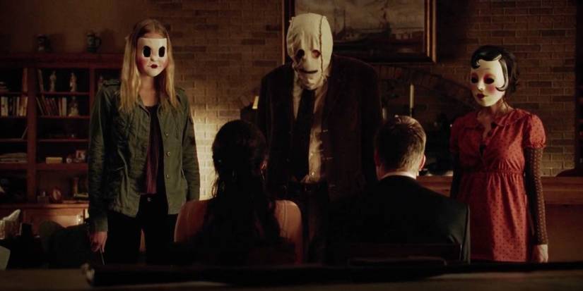 Dollface (Gemma Ward), the Man in the Mask (Kip Weeks), and Pin-up Girl (Laura Margolis) in The Strangers.