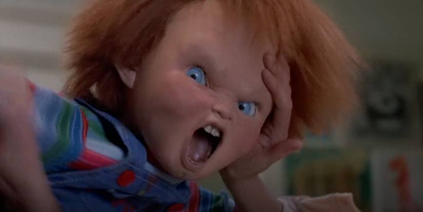 Chucky (Brad Dourif) comes alive and attacks someone in Child's Play (1988).