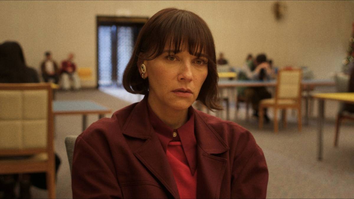 R Rashida Rashida Jones Faces Tragedy and Robots in First 'Sunny' Images