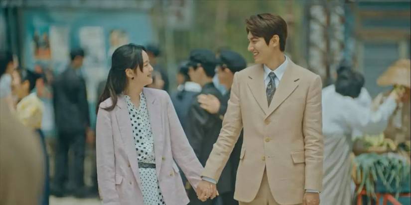 Par koji se drži za ruke i smiješi u filmu The King Eternal Monarch.