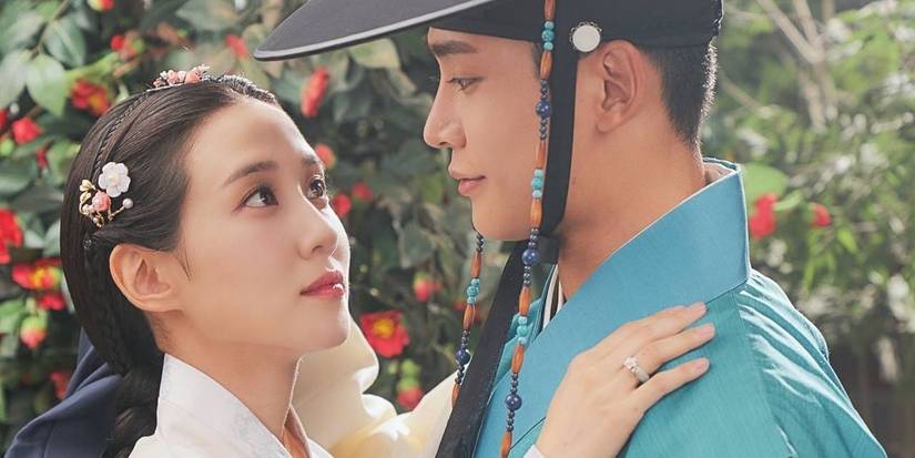 Park Eun-bin and Rowoon holding each other in The King's Affection.