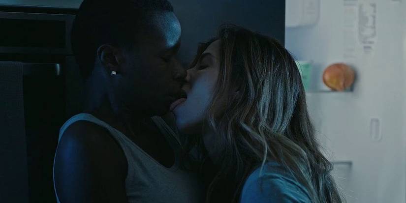 Two women kissing with tongue in 'Good Manners' (2017)