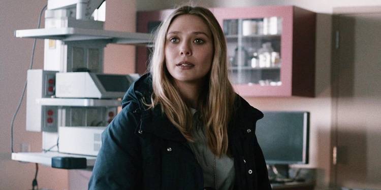 Elizabeth Olsen as Jane talking to a person offscreen in Wind River