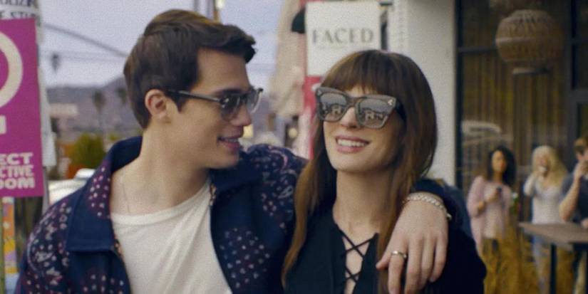 Nicholas Galitzine, Hayes'in koluyla Anne Hathaway çevresinde Solène olarak yürürken, sizin fikrinde.