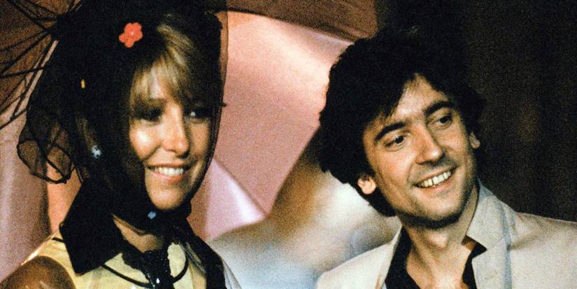 Griffin Dunne sebagai Paul Hackett dan Teri Garr sebagai Julie di After Hours
