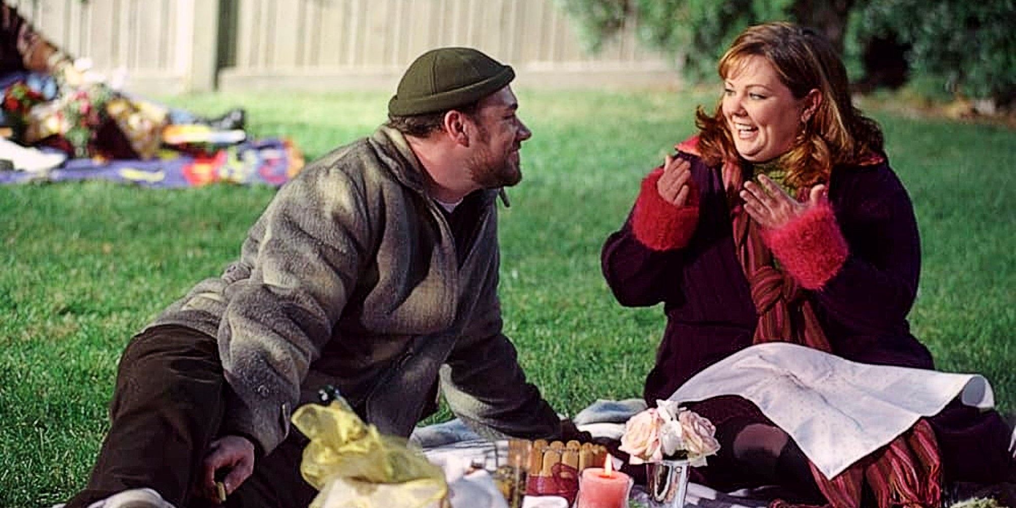 Sookie (Melissa McCarthy) and Jackson (Jackson Douglas) having a picnic in Gilmore Girls