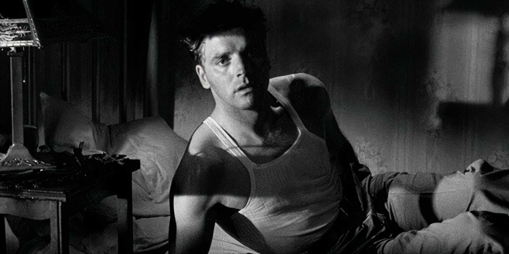 Burt Lancaster sitting up in bed in The Killers (1946)