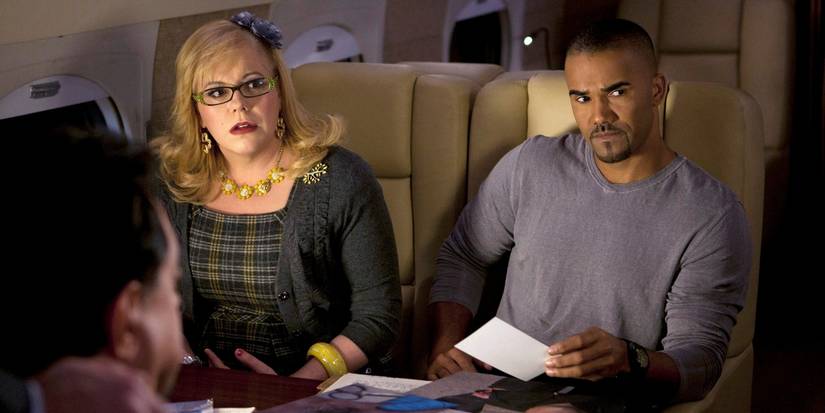 Kirsten Vangsness as Penelope sitting next to Shemar Moore as Derek on a private jet in Criminal Minds
