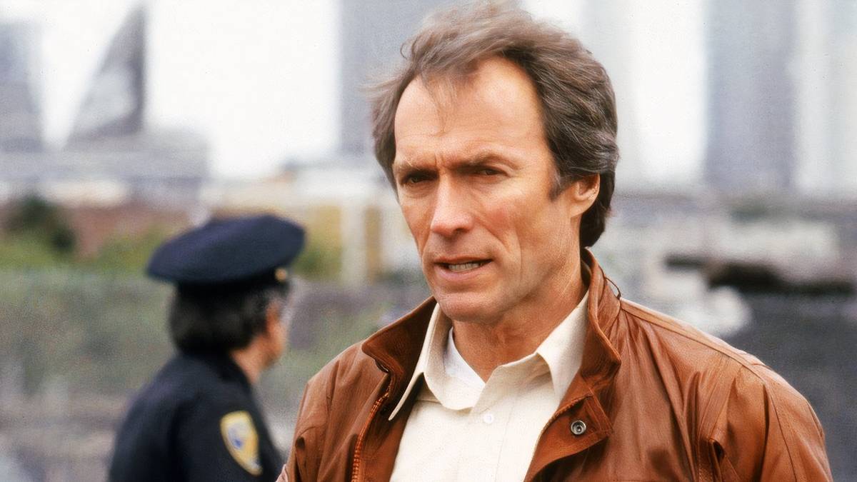 dirty-harry-callahan-clint-eastwood-with-other-officers-at-a-crime-scene-in-sudden-impact