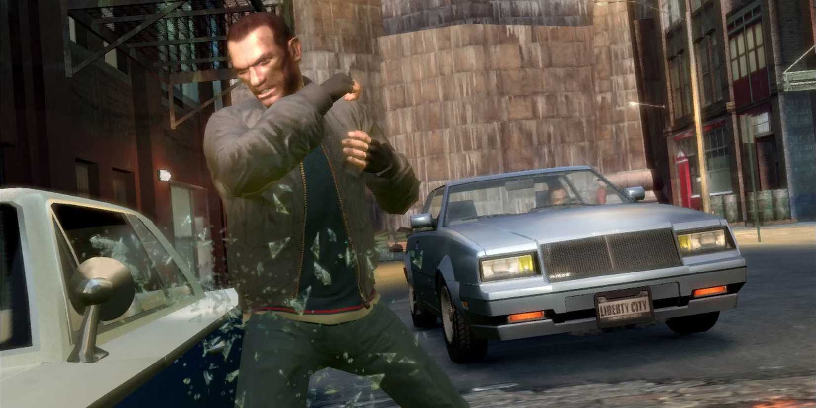 Niko Bellic smashing a car window with his shoulder in Grand Theft Auto 4