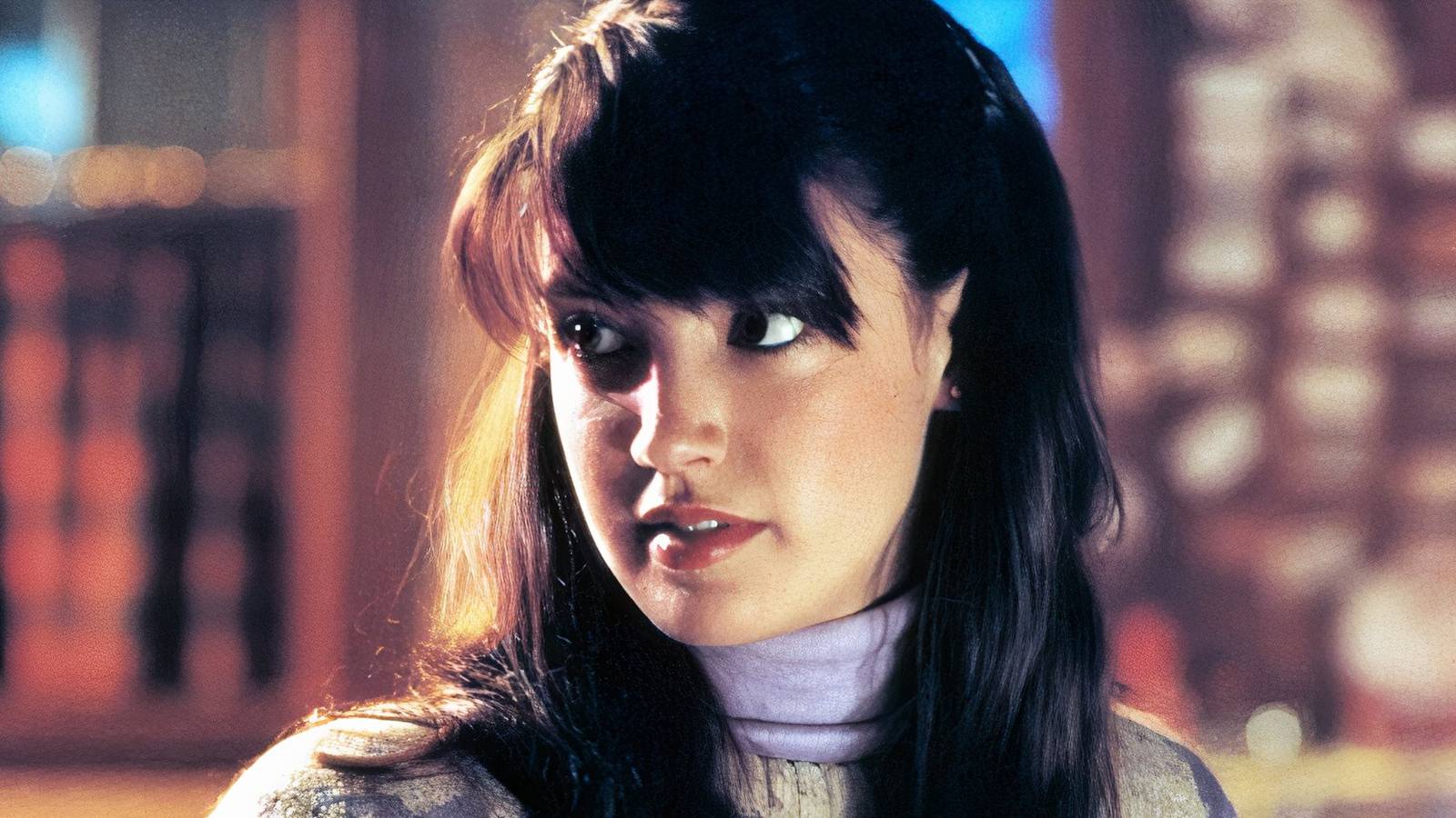 Phoebe Cates as Kate in Gremlins