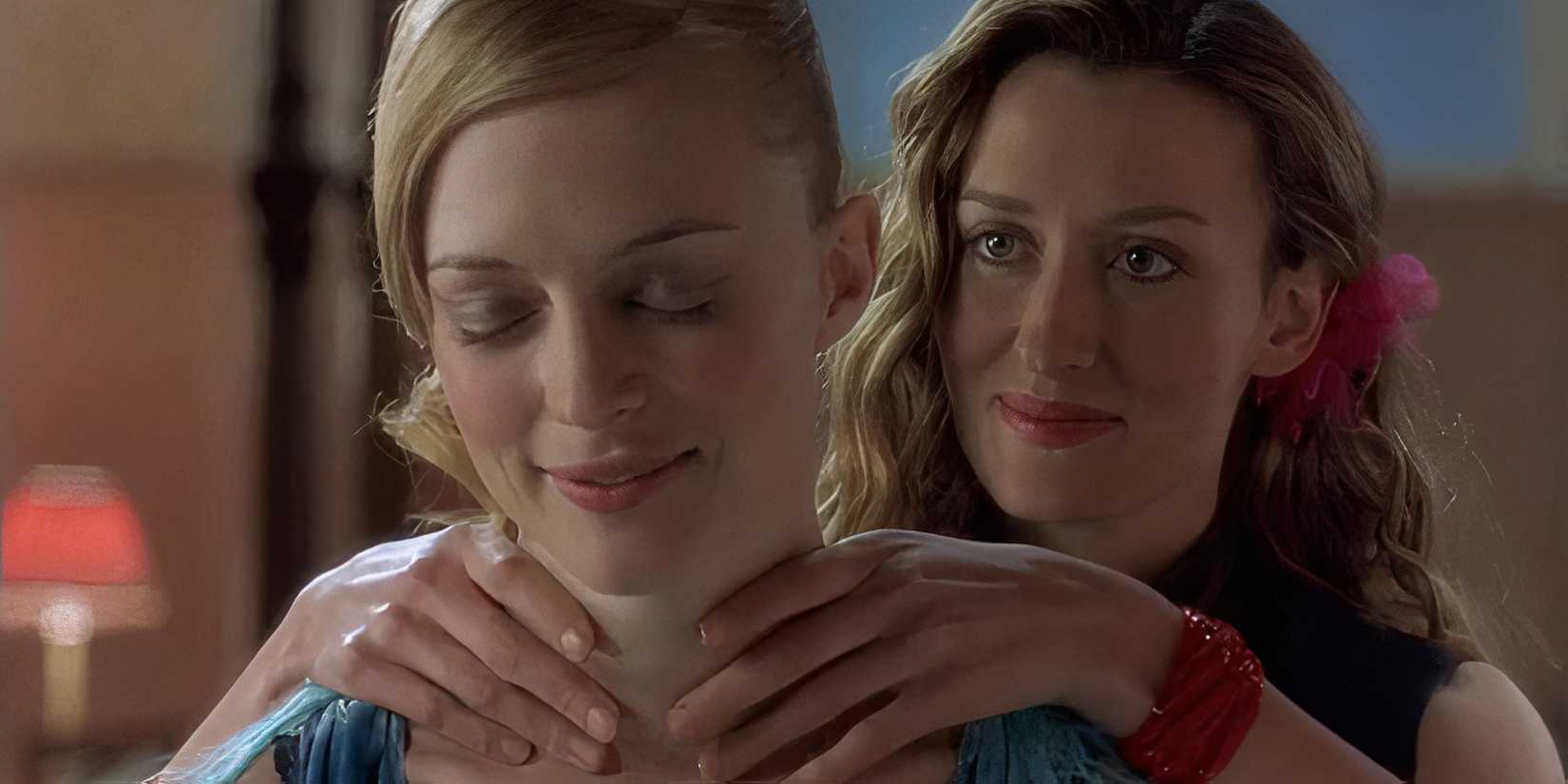Heather Graham and Natascha McElhone in Killing Me Softly (2002)