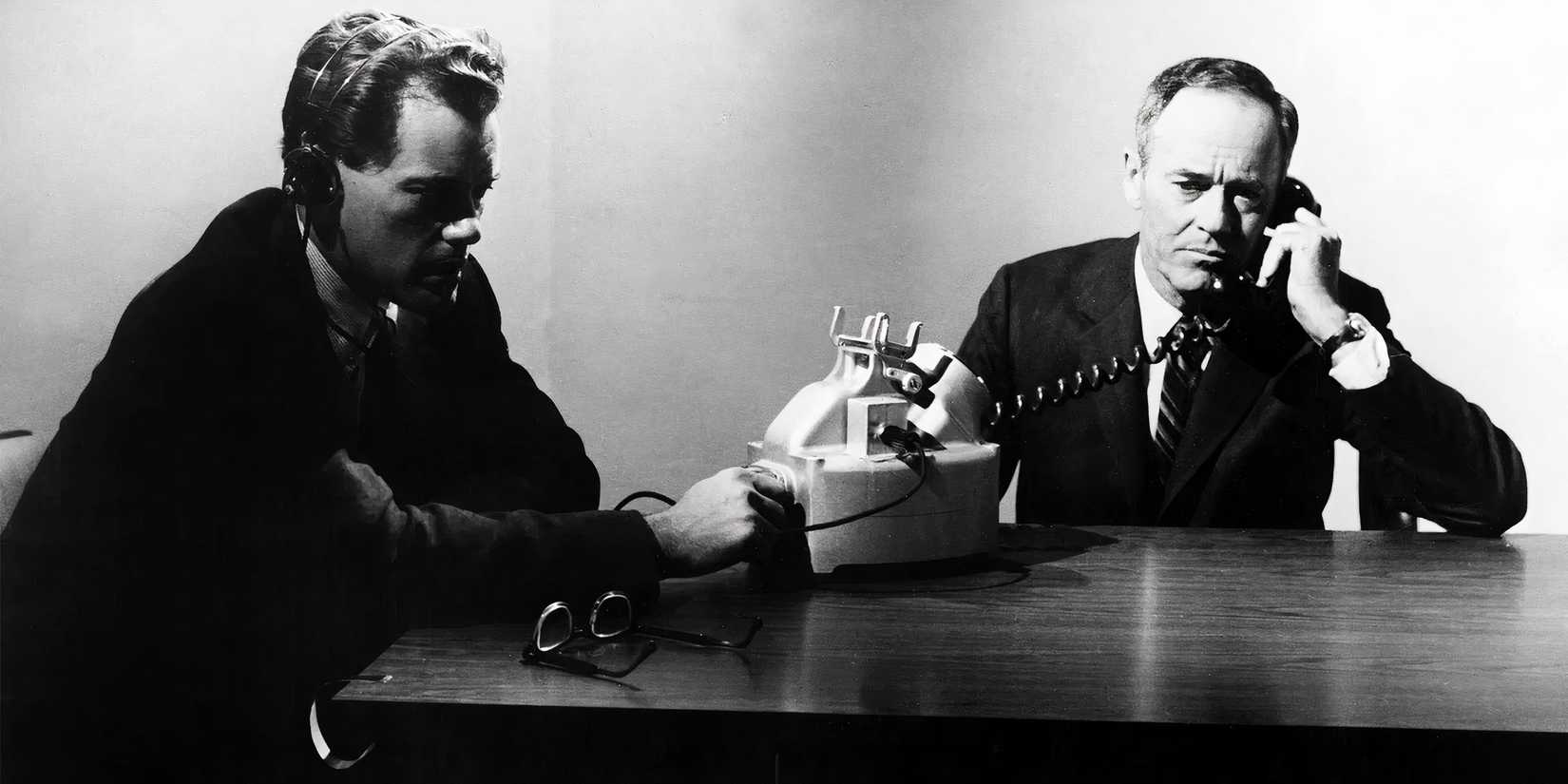 Henry Fonda and Larry Hagman next to a phone in 'Fail Safe'