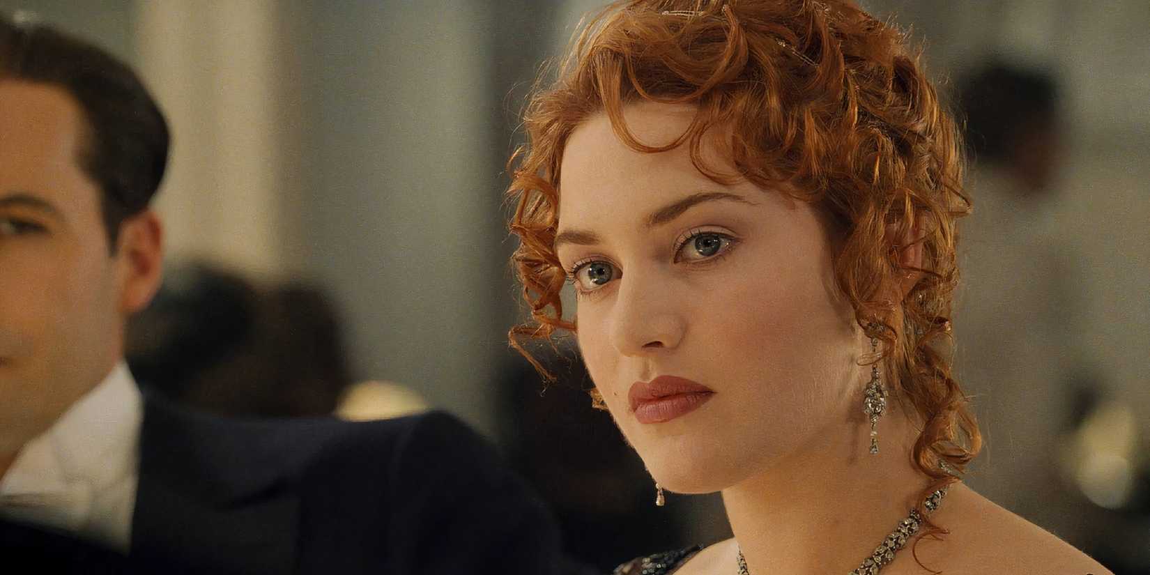 Kate Winslet as Rose wears fine jewelry and a fancy dress at an elegant dinner in Titanic.