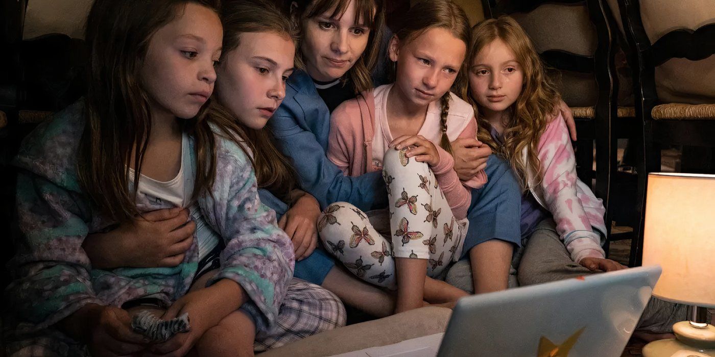 Kristen Bouchard (Katja Herbers) and her four daughters look at their laptop while huddled together in 'Evil'