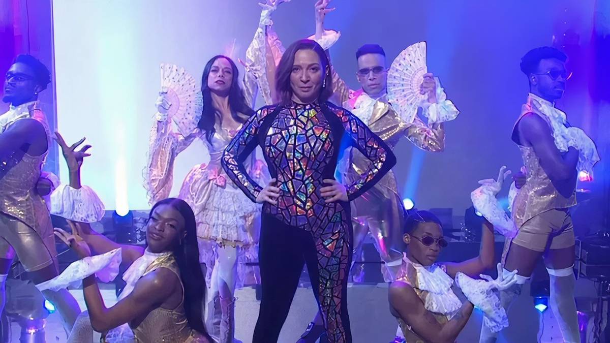 Maya Rudolph Celebrates Mother's Day on 'SNL' With Musical Opening ...