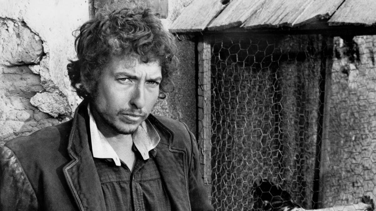 Bob Dylan’s 1974 Song Unofficially Became the Soundtrack to New Year’s Celebrations