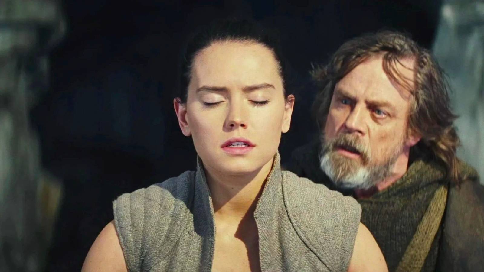 Luke Skywalker teaches Rey how to commune with the Force in Star Wars: Episode VIII - The Last Jedi.
