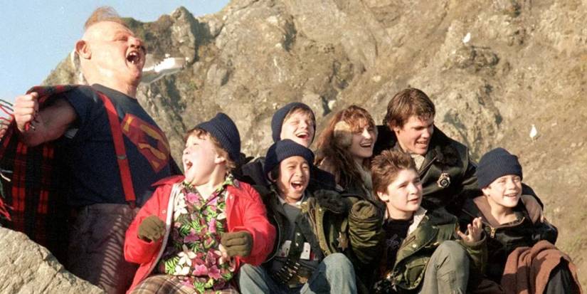 Josh Brolin, Sean Astin, Corey Feldmen, Ke Huy Quan and the ensemble cast on set of 'The Goonies'