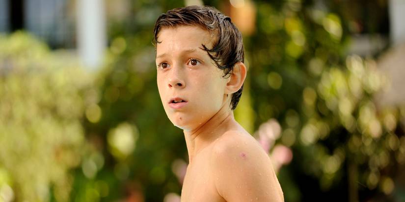 Tom Holland as Lucas looking worried in The Impossible