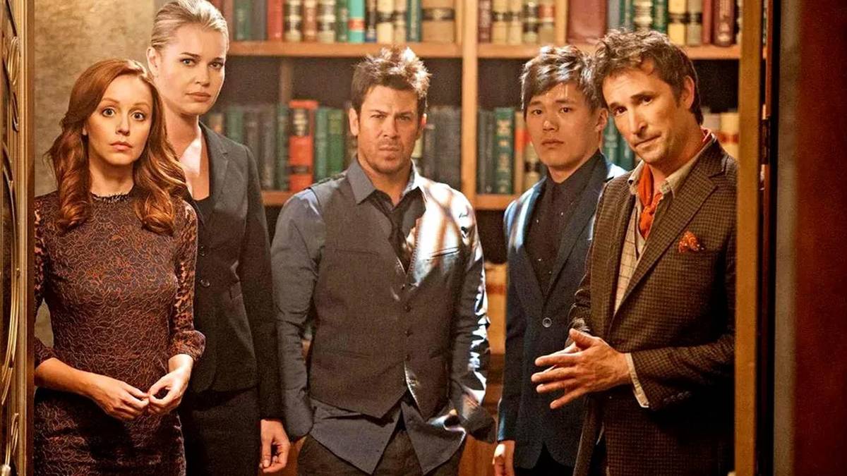 Lindy Booth as Cassandra Cillian, Rebecca Romijn as Colonel Eve Baird, Christian Kane as Jacob Stone, John Harlan Kim as Ezekiel Jones, and Noah Wyle as Flynn Carsen in 'The Librarians.'